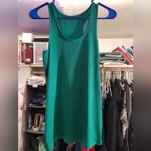 3/20$*Under Armour Tank Size Medium